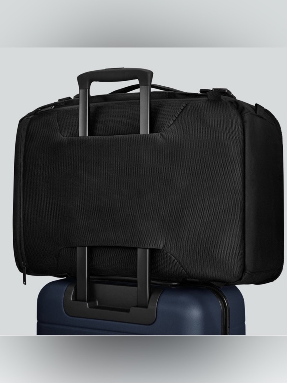 BNWT Away Active Convertible Backpack 45L in Jet Black - Picture 4 of 12